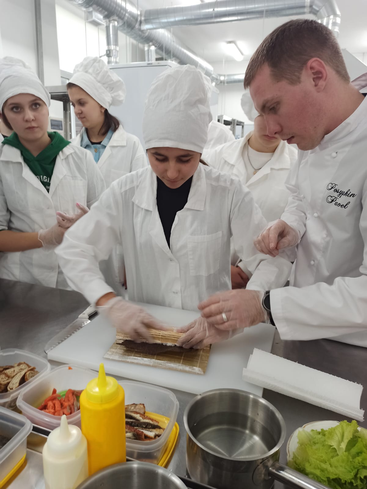 �������